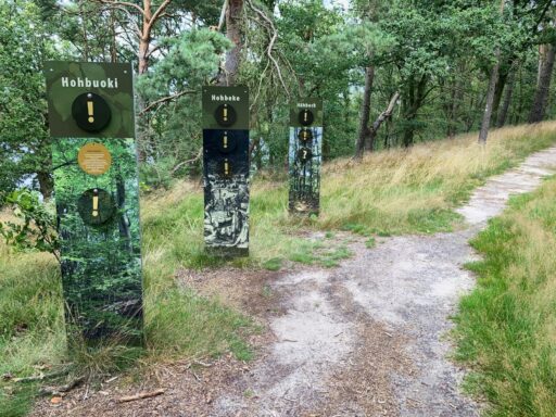 There are three signs on the hiking trail on the Höhbeck.