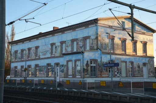 The exterior of Bad Wilsnack station is painted with the most important stages of the town's history.