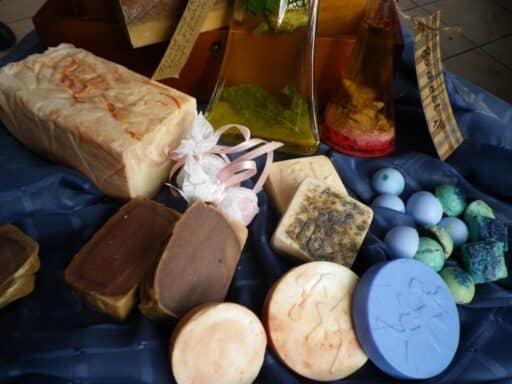 Seife in verschiedenen Düften und Farben