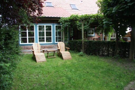 Ein ruhiger Platz im Garten lädt zum Verweilen ein