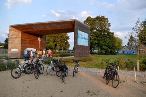 Group of people visits the EinFlussReich open-air exhibition in Boizenburg