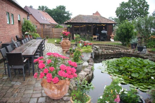 Mediterraner Garten im Innenhof