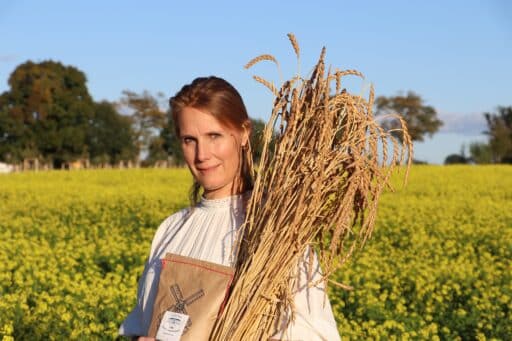 Anne Zeyn präsentiert eine Backmischung
