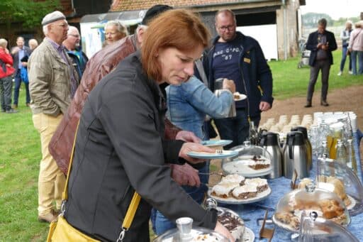 Am Kuchenbüffet auf dem Partnertreffen 2021