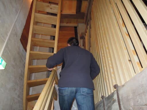 Steiler Aufstieg auf die Aussichtsebene im Kirchturm Blücher