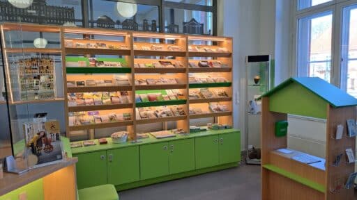 Umfangreiches Informationsmaterial in der Ludwigslust-Information