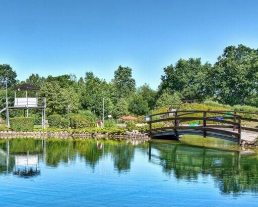 Brücke und Turm im Naturerlebnisbad Boizenburg/Elbe