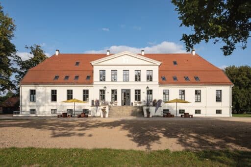 Das Landstallmeisterhaus verfügt über komfortable Hoterlzimmer - Buchung ist über Peter´s Resort möglich