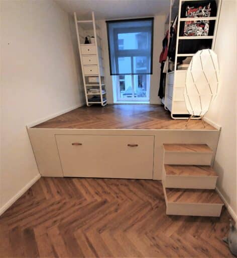 Landing with integrated staircase and storage space