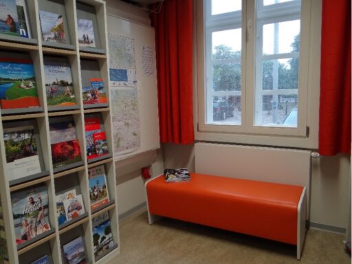 Prospekte, Karten, Souvenirs u.v.m.