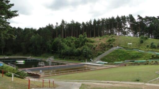Blick auf das Schwimmbecken