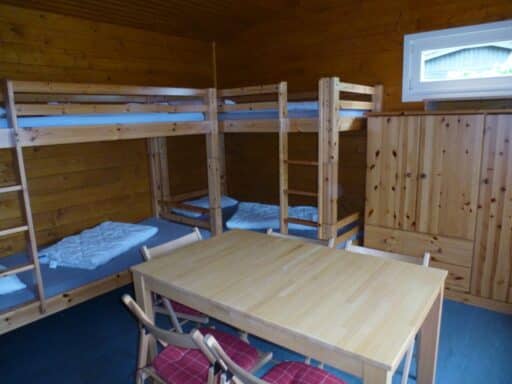 Die Schlafräume in den Bungalows sind hell und freundlich eingerichtet