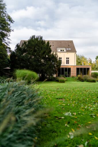 A house stands in a garden.